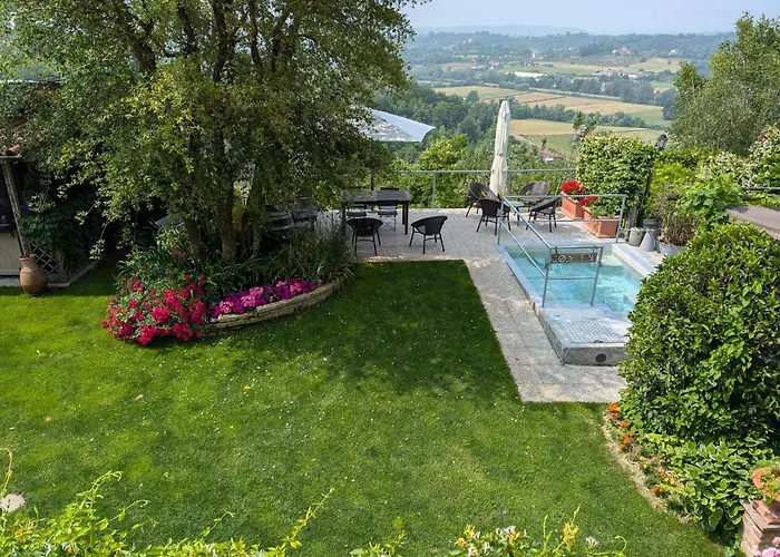 Ca Nostra Restaurant *